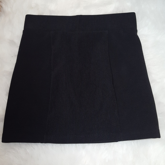 H&M Black Ribbed Bodycon Mini Skirt - Picture 4 of 8